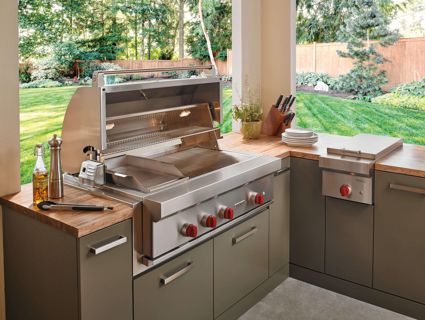 Outdoor Grills | Grils d'extérieur Outdoor Grills | Grils d'extérieur