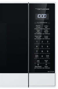 Panasonic 1.6 Cu. Ft. Countertop Microwave Oven - NNST75LW | Four à micro-ondes de comptoir Panasonic de 1,6 pi3 - NNST75LW | NNST75LW
